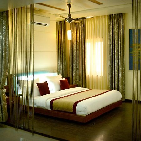 Hotel Fortune Palace Джамнагар Экстерьер фото